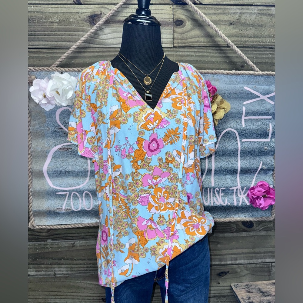 Boutique Brand Flutter Sleeve Split Neck Flowy Floral Blouse 💗